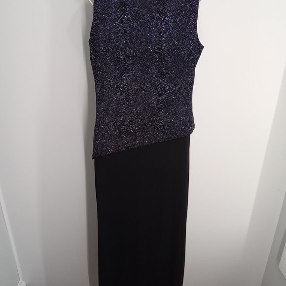 Stunning  full length gown by Daniel Laurent - Picture 2 of 4